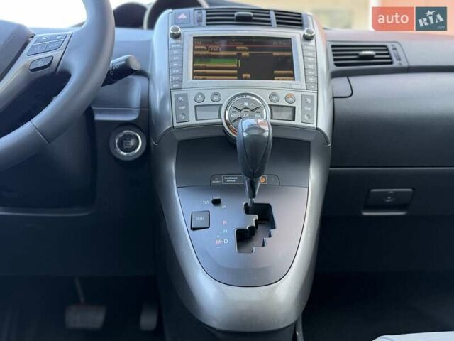 Серый Тойота Версо, объемом двигателя 2.2 л и пробегом 170 тыс. км за 10700 $, фото 45 на Automoto.ua