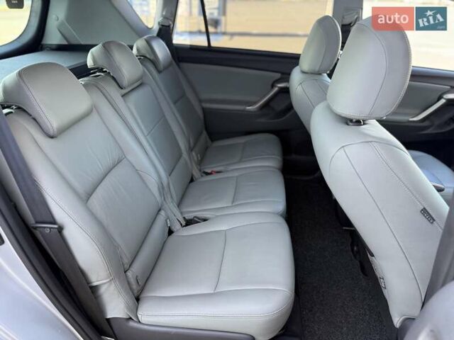 Серый Тойота Версо, объемом двигателя 2.2 л и пробегом 170 тыс. км за 10700 $, фото 32 на Automoto.ua