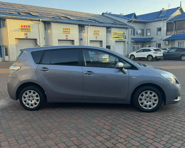 Серый Тойота Версо, объемом двигателя 2 л и пробегом 278 тыс. км за 9499 $, фото 7 на Automoto.ua