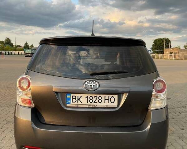 Серый Тойота Версо, объемом двигателя 2 л и пробегом 294 тыс. км за 8500 $, фото 6 на Automoto.ua