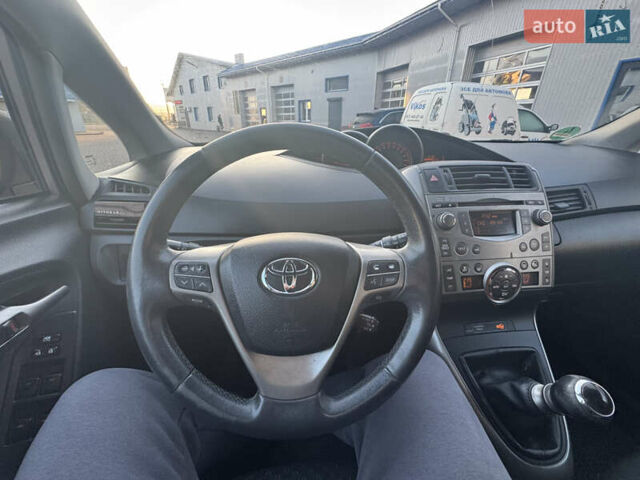 Серый Тойота Версо, объемом двигателя 2 л и пробегом 278 тыс. км за 9499 $, фото 17 на Automoto.ua