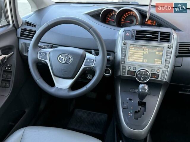 Серый Тойота Версо, объемом двигателя 2.2 л и пробегом 170 тыс. км за 10700 $, фото 42 на Automoto.ua
