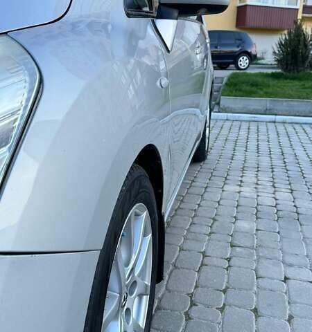 Серый Тойота Версо, объемом двигателя 2.2 л и пробегом 298 тыс. км за 9900 $, фото 12 на Automoto.ua