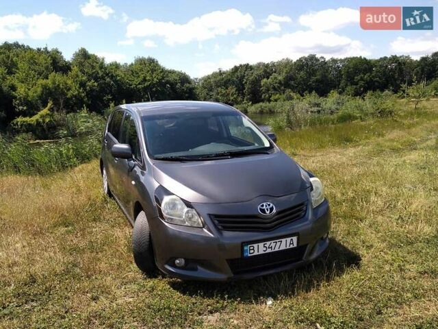Серый Тойота Версо, объемом двигателя 2 л и пробегом 244 тыс. км за 8200 $, фото 2 на Automoto.ua
