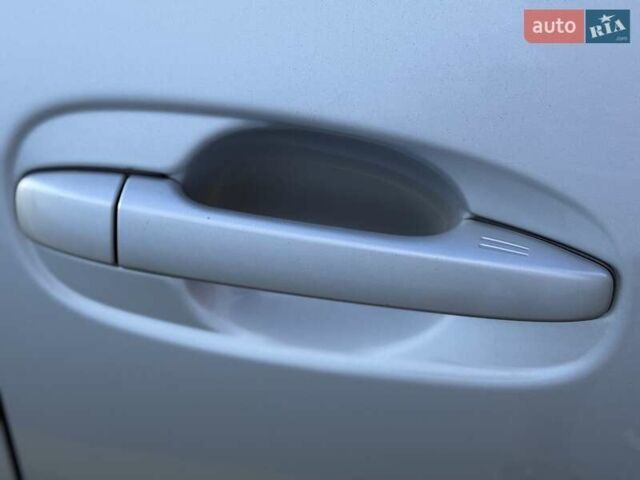 Серый Тойота Версо, объемом двигателя 2.2 л и пробегом 170 тыс. км за 10700 $, фото 16 на Automoto.ua