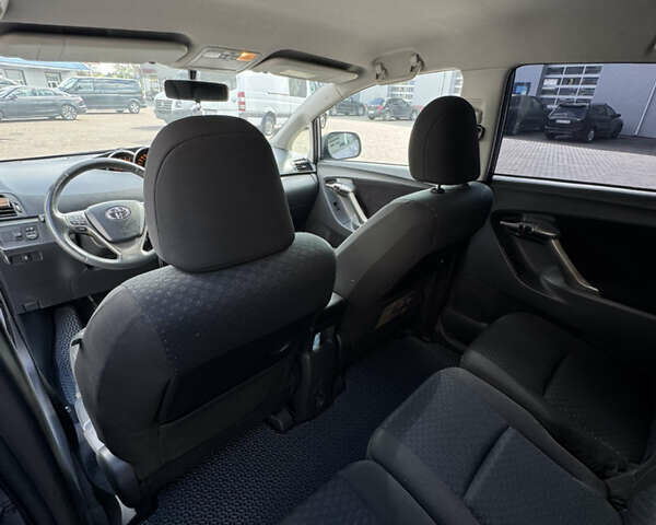 Серый Тойота Версо, объемом двигателя 2 л и пробегом 278 тыс. км за 9499 $, фото 30 на Automoto.ua