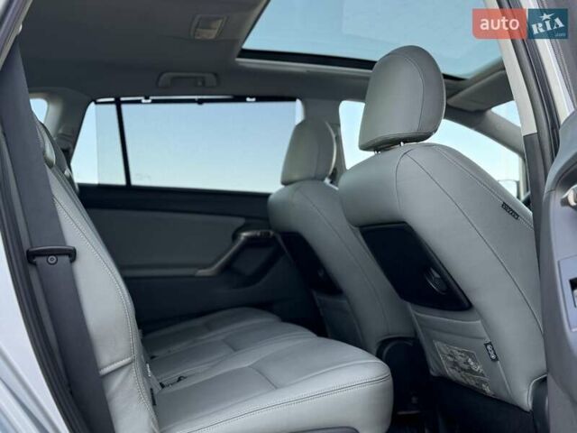 Серый Тойота Версо, объемом двигателя 2.2 л и пробегом 170 тыс. км за 10700 $, фото 30 на Automoto.ua