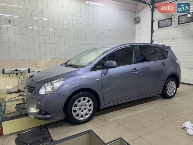 Серый Тойота Версо, объемом двигателя 2 л и пробегом 278 тыс. км за 9499 $, фото 18 на Automoto.ua