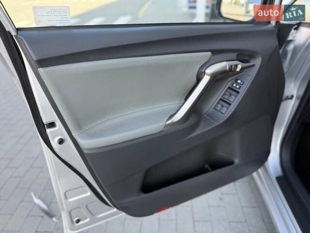 Серый Тойота Версо, объемом двигателя 2.2 л и пробегом 170 тыс. км за 10700 $, фото 19 на Automoto.ua