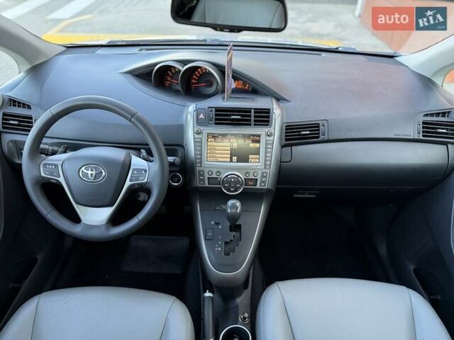 Серый Тойота Версо, объемом двигателя 2.2 л и пробегом 170 тыс. км за 10700 $, фото 41 на Automoto.ua