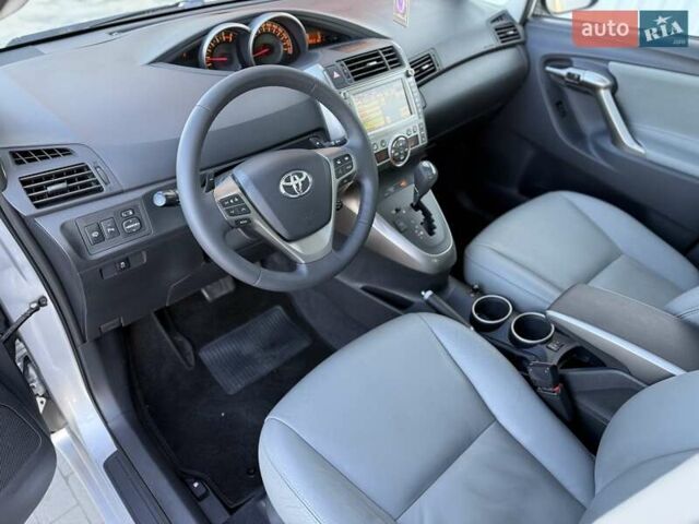 Серый Тойота Версо, объемом двигателя 2.2 л и пробегом 170 тыс. км за 10700 $, фото 18 на Automoto.ua