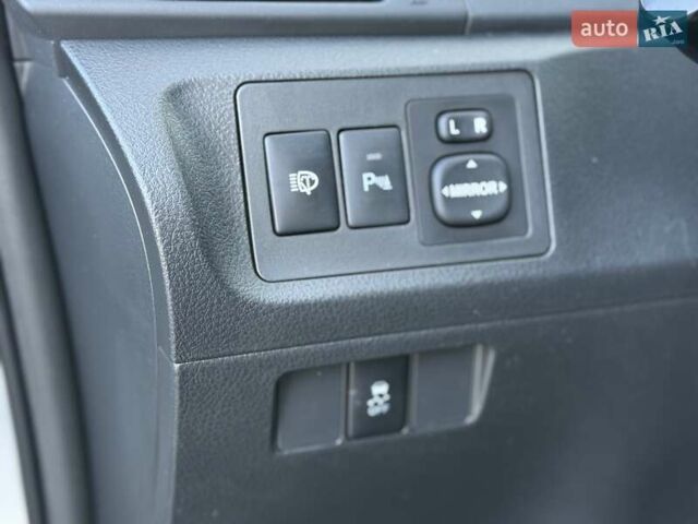 Серый Тойота Версо, объемом двигателя 2.2 л и пробегом 170 тыс. км за 10700 $, фото 20 на Automoto.ua