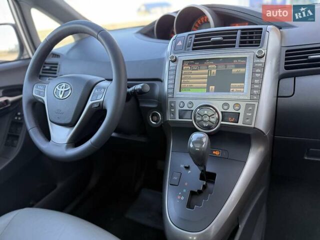 Серый Тойота Версо, объемом двигателя 2.2 л и пробегом 170 тыс. км за 10700 $, фото 37 на Automoto.ua