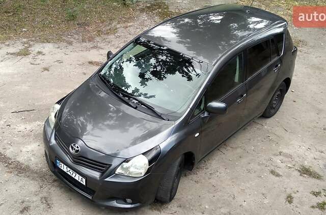 Серый Тойота Версо, объемом двигателя 2 л и пробегом 244 тыс. км за 8200 $, фото 7 на Automoto.ua