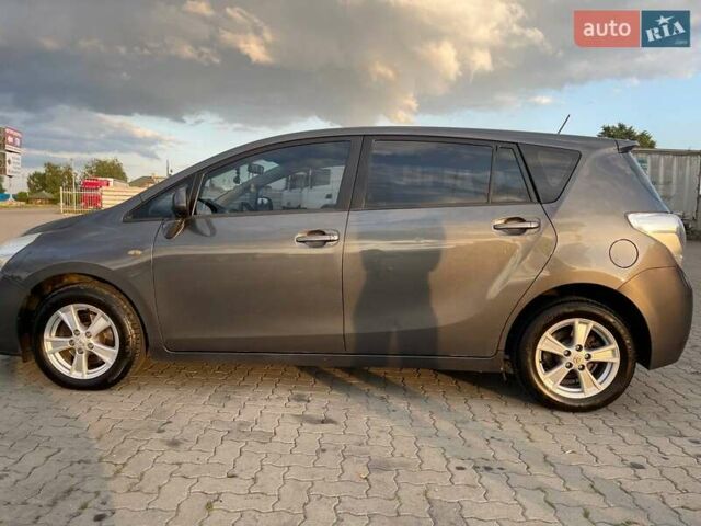 Серый Тойота Версо, объемом двигателя 2 л и пробегом 294 тыс. км за 8500 $, фото 4 на Automoto.ua