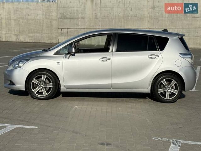 Серый Тойота Версо, объемом двигателя 2.2 л и пробегом 170 тыс. км за 10700 $, фото 8 на Automoto.ua