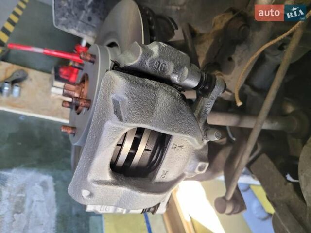 Серый Тойота Версо, объемом двигателя 2 л и пробегом 219 тыс. км за 9500 $, фото 1 на Automoto.ua