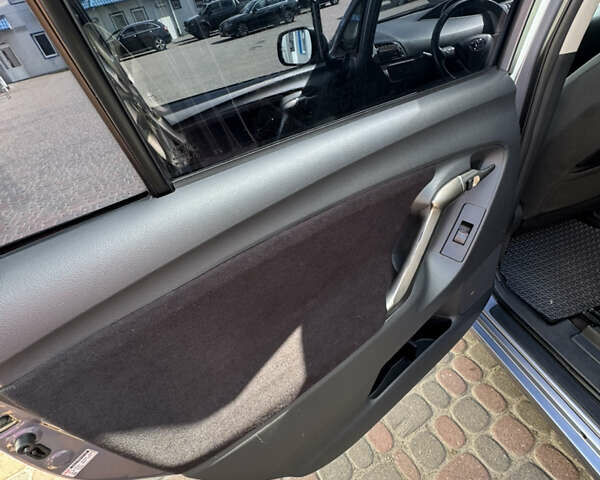 Серый Тойота Версо, объемом двигателя 2 л и пробегом 278 тыс. км за 9499 $, фото 28 на Automoto.ua