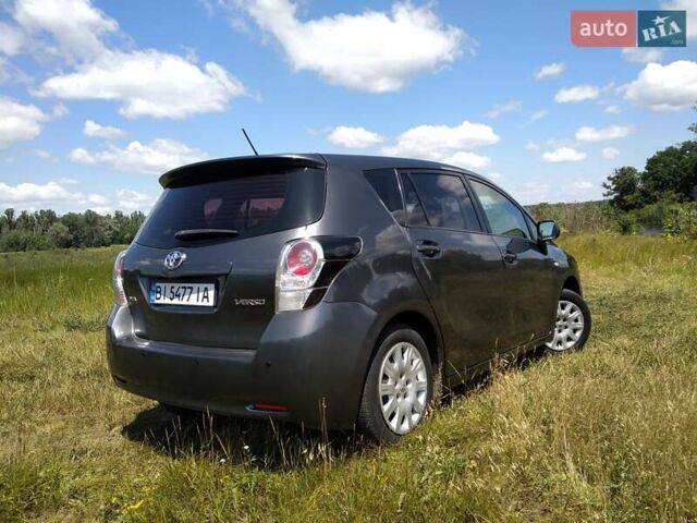Серый Тойота Версо, объемом двигателя 2 л и пробегом 244 тыс. км за 8200 $, фото 3 на Automoto.ua