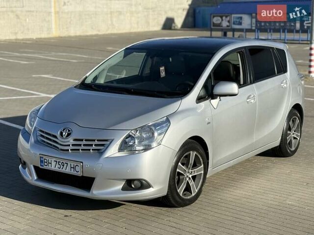 Серый Тойота Версо, объемом двигателя 2.2 л и пробегом 170 тыс. км за 10700 $, фото 6 на Automoto.ua