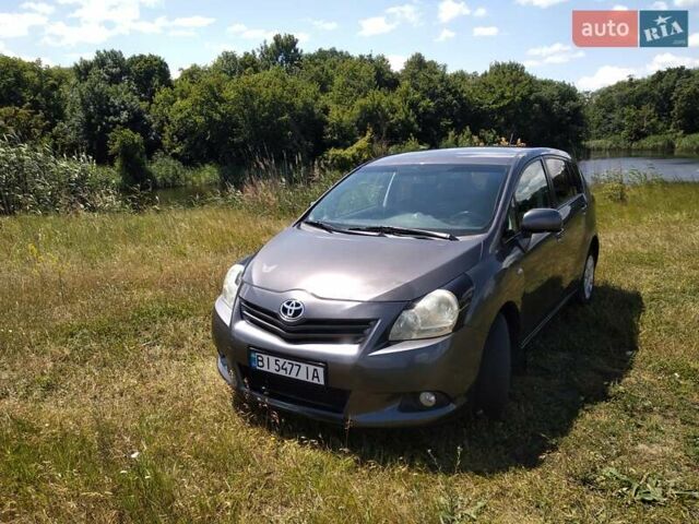 Серый Тойота Версо, объемом двигателя 2 л и пробегом 244 тыс. км за 8200 $, фото 4 на Automoto.ua
