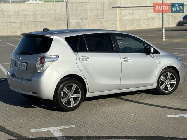 Серый Тойота Версо, объемом двигателя 2.2 л и пробегом 170 тыс. км за 10700 $, фото 3 на Automoto.ua