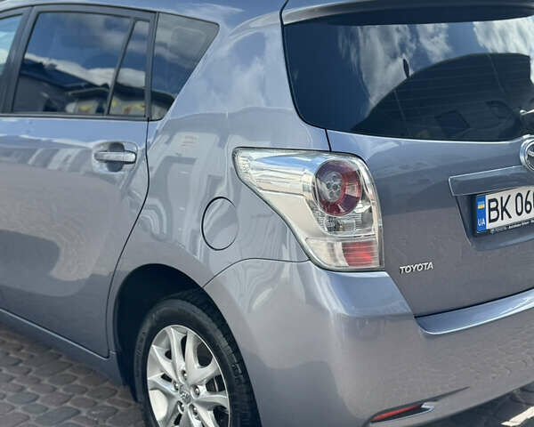 Серый Тойота Версо, объемом двигателя 2 л и пробегом 278 тыс. км за 9499 $, фото 23 на Automoto.ua