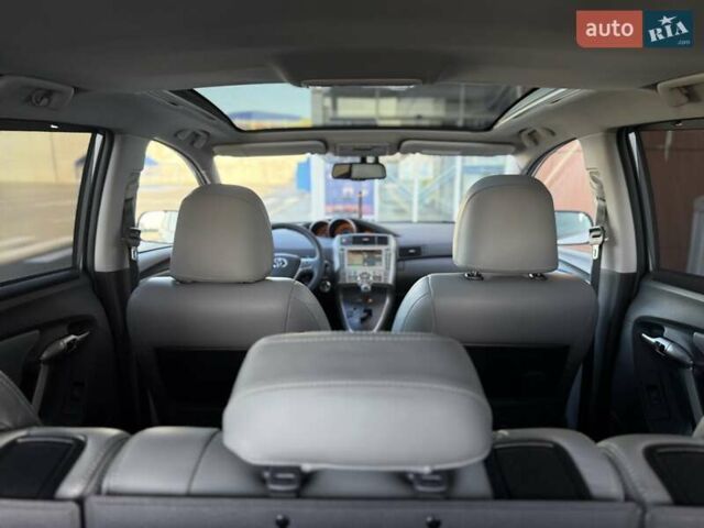 Серый Тойота Версо, объемом двигателя 2.2 л и пробегом 170 тыс. км за 10700 $, фото 28 на Automoto.ua