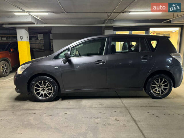 Сірий Тойота Версо, об'ємом двигуна 2 л та пробігом 380 тис. км за 6900 $, фото 16 на Automoto.ua