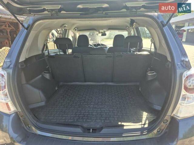 Сірий Тойота Версо, об'ємом двигуна 2 л та пробігом 220 тис. км за 9999 $, фото 3 на Automoto.ua