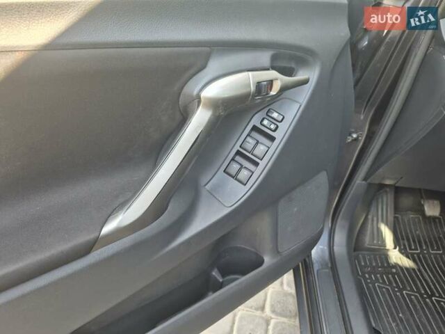 Сірий Тойота Версо, об'ємом двигуна 2 л та пробігом 220 тис. км за 9999 $, фото 17 на Automoto.ua