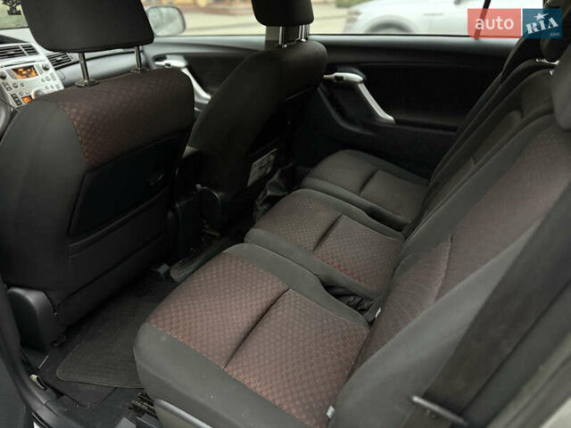 Серый Тойота Версо, объемом двигателя 0 л и пробегом 240 тыс. км за 8200 $, фото 23 на Automoto.ua