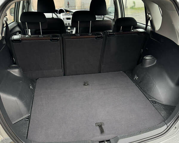 Сірий Тойота Версо, об'ємом двигуна 2 л та пробігом 240 тис. км за 8300 $, фото 19 на Automoto.ua