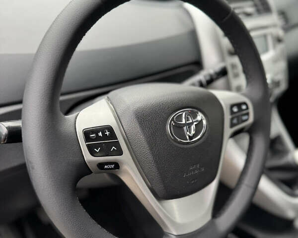 Сірий Тойота Версо, об'ємом двигуна 2 л та пробігом 240 тис. км за 8300 $, фото 12 на Automoto.ua