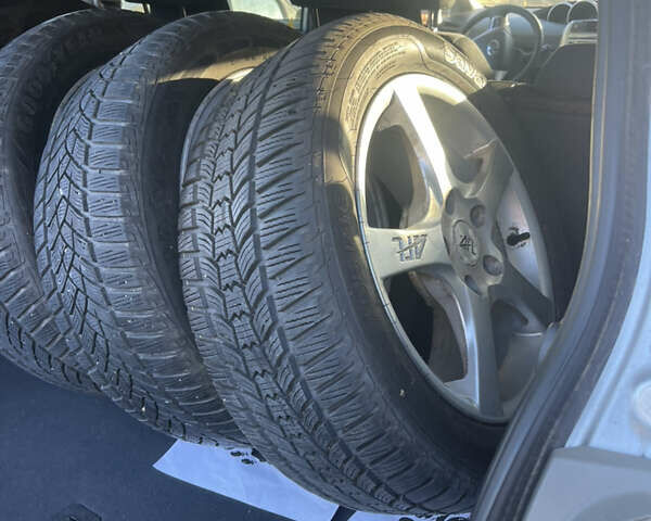 Сірий Тойота Версо, об'ємом двигуна 2 л та пробігом 240 тис. км за 8300 $, фото 5 на Automoto.ua