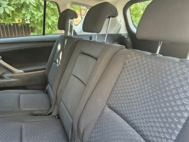 Сірий Тойота Версо, об'ємом двигуна 2 л та пробігом 220 тис. км за 9599 $, фото 19 на Automoto.ua