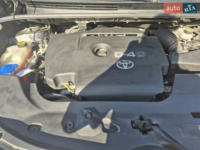 Сірий Тойота Версо, об'ємом двигуна 2 л та пробігом 220 тис. км за 9999 $, фото 8 на Automoto.ua