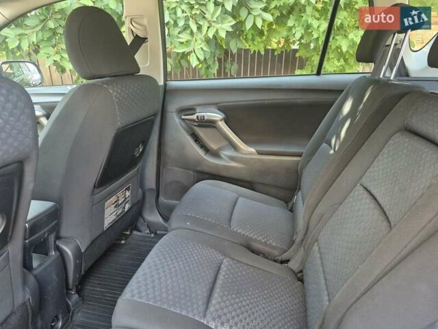 Сірий Тойота Версо, об'ємом двигуна 2 л та пробігом 220 тис. км за 9999 $, фото 23 на Automoto.ua