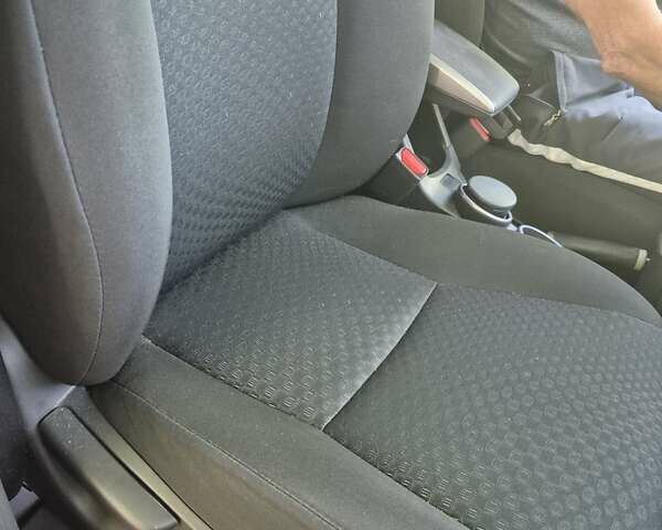 Сірий Тойота Версо, об'ємом двигуна 2 л та пробігом 220 тис. км за 9999 $, фото 43 на Automoto.ua