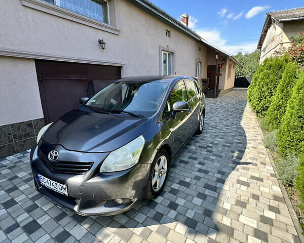 Серый Тойота Версо, объемом двигателя 2 л и пробегом 376 тыс. км за 7100 $, фото 7 на Automoto.ua