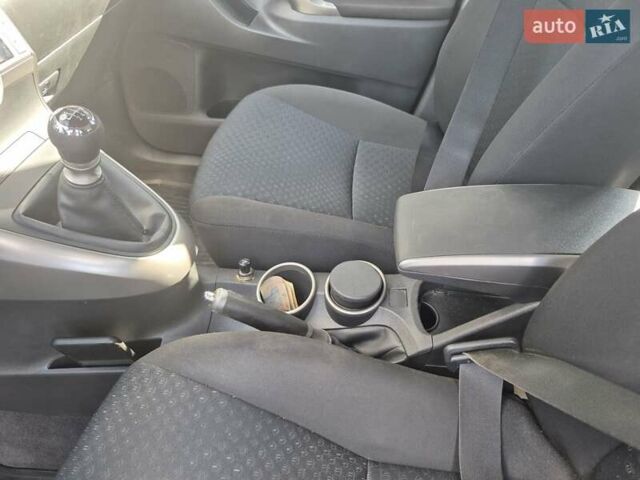 Сірий Тойота Версо, об'ємом двигуна 2 л та пробігом 220 тис. км за 9999 $, фото 37 на Automoto.ua