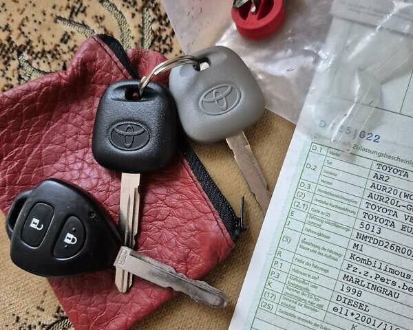 Сірий Тойота Версо, об'ємом двигуна 2 л та пробігом 220 тис. км за 9999 $, фото 26 на Automoto.ua