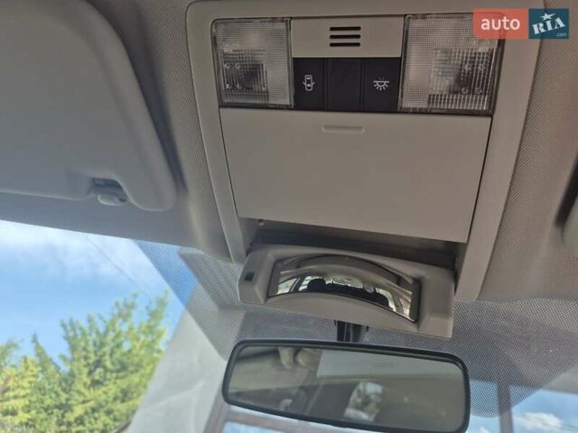 Сірий Тойота Версо, об'ємом двигуна 2 л та пробігом 220 тис. км за 9999 $, фото 34 на Automoto.ua