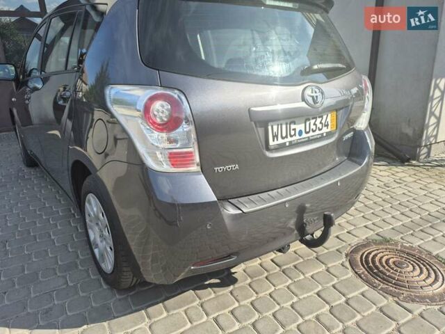 Сірий Тойота Версо, об'ємом двигуна 2 л та пробігом 220 тис. км за 9999 $, фото 18 на Automoto.ua