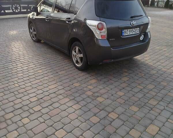 Серый Тойота Версо, объемом двигателя 1.8 л и пробегом 277 тыс. км за 9450 $, фото 3 на Automoto.ua