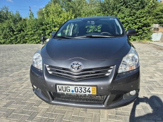 Сірий Тойота Версо, об'ємом двигуна 2 л та пробігом 220 тис. км за 9599 $, фото 4 на Automoto.ua