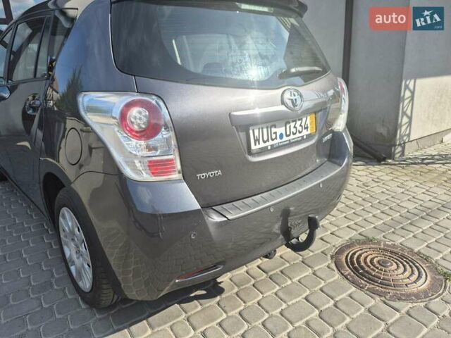 Сірий Тойота Версо, об'ємом двигуна 2 л та пробігом 220 тис. км за 9999 $, фото 16 на Automoto.ua