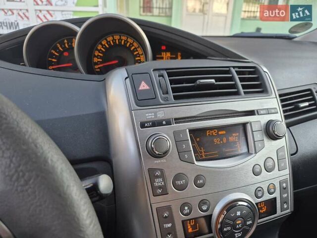 Сірий Тойота Версо, об'ємом двигуна 2 л та пробігом 220 тис. км за 9999 $, фото 28 на Automoto.ua
