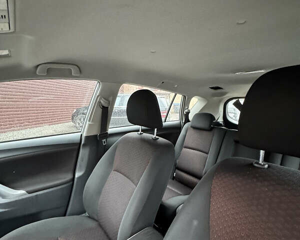 Сірий Тойота Версо, об'ємом двигуна 2 л та пробігом 240 тис. км за 8300 $, фото 16 на Automoto.ua