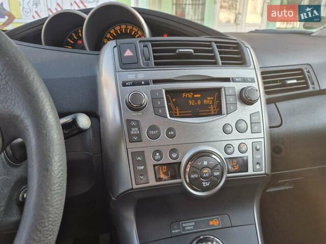 Сірий Тойота Версо, об'ємом двигуна 2 л та пробігом 220 тис. км за 9999 $, фото 32 на Automoto.ua